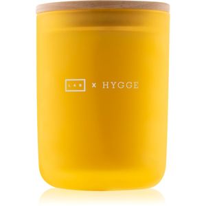 LAB Hygge Presence vonná svíčka (Lemongrass Clove) 210,07 g