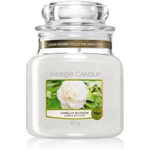 Yankee Candle Camellia Blossom vonná svíčka Classic střední 411 g
