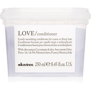 Davines Essential Haircare LOVE Smoothing Conditioner uhlazující kondicionér pro nepoddajné a krepatějící se vlasy 250 ml
